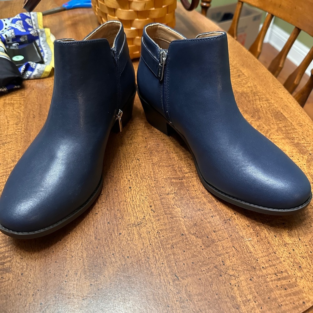 Vionic Millie Ankle Boots Navy Leather Side Zip Low Block Heel Size 9.5 No Box